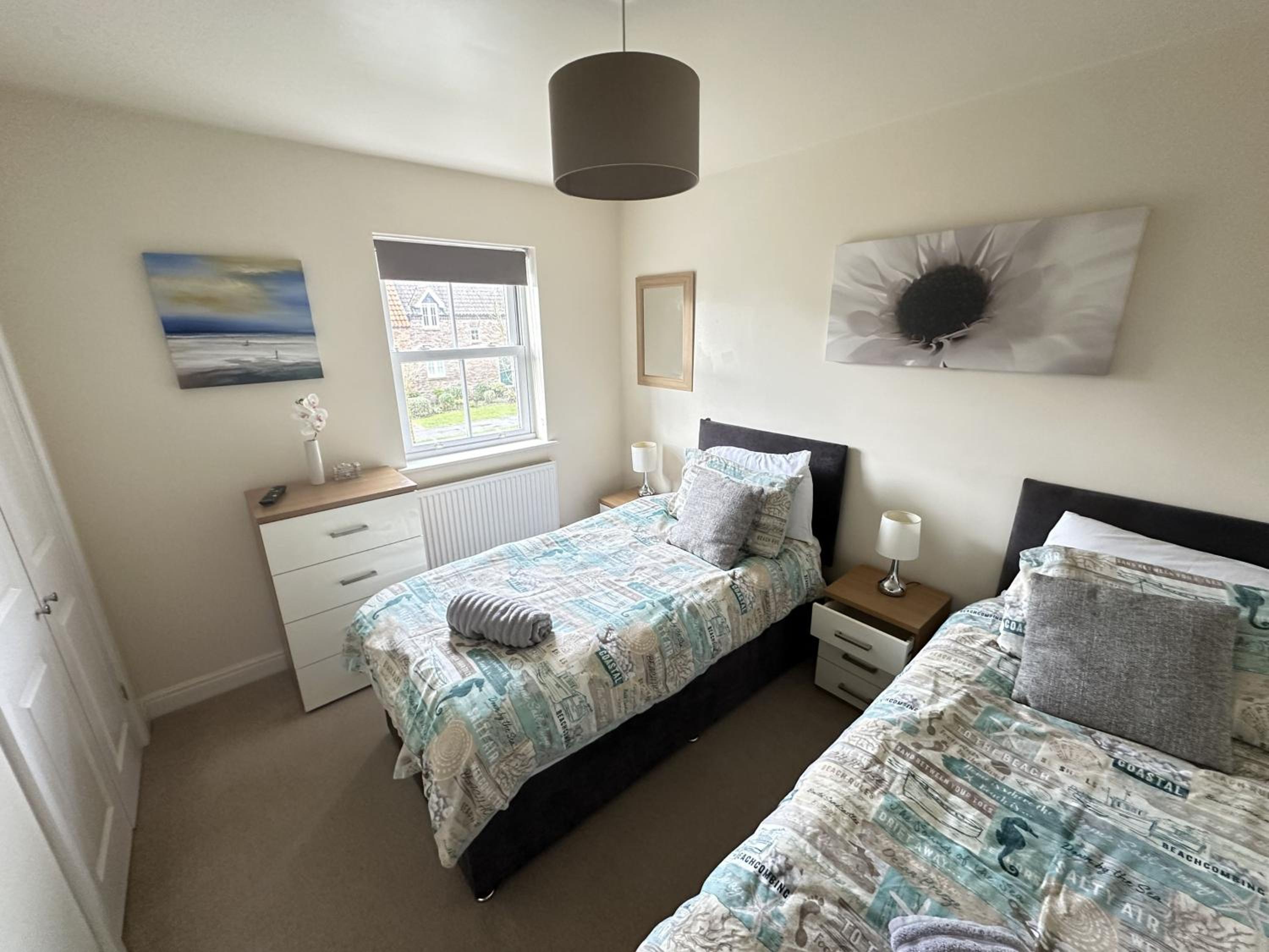 Maris Cottage - Part of the The Bay Filey Holiday Village with pool, gym and direct beach access, pub, restaurant, tennis and meadows walks
