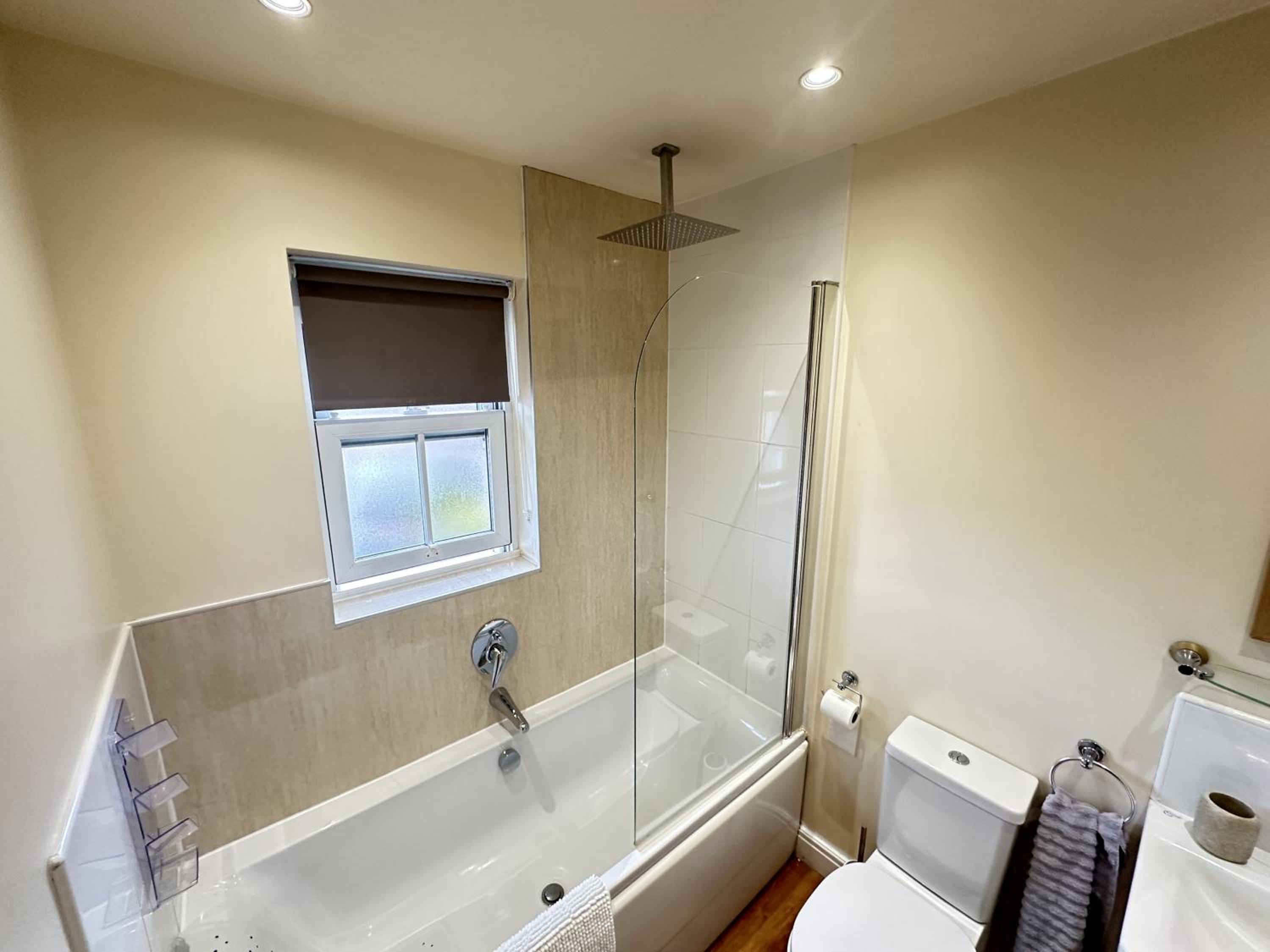 Maris Cottage - Part of the The Bay Filey Holiday Village with pool, gym and direct beach access, pub, restaurant, tennis and meadows walks