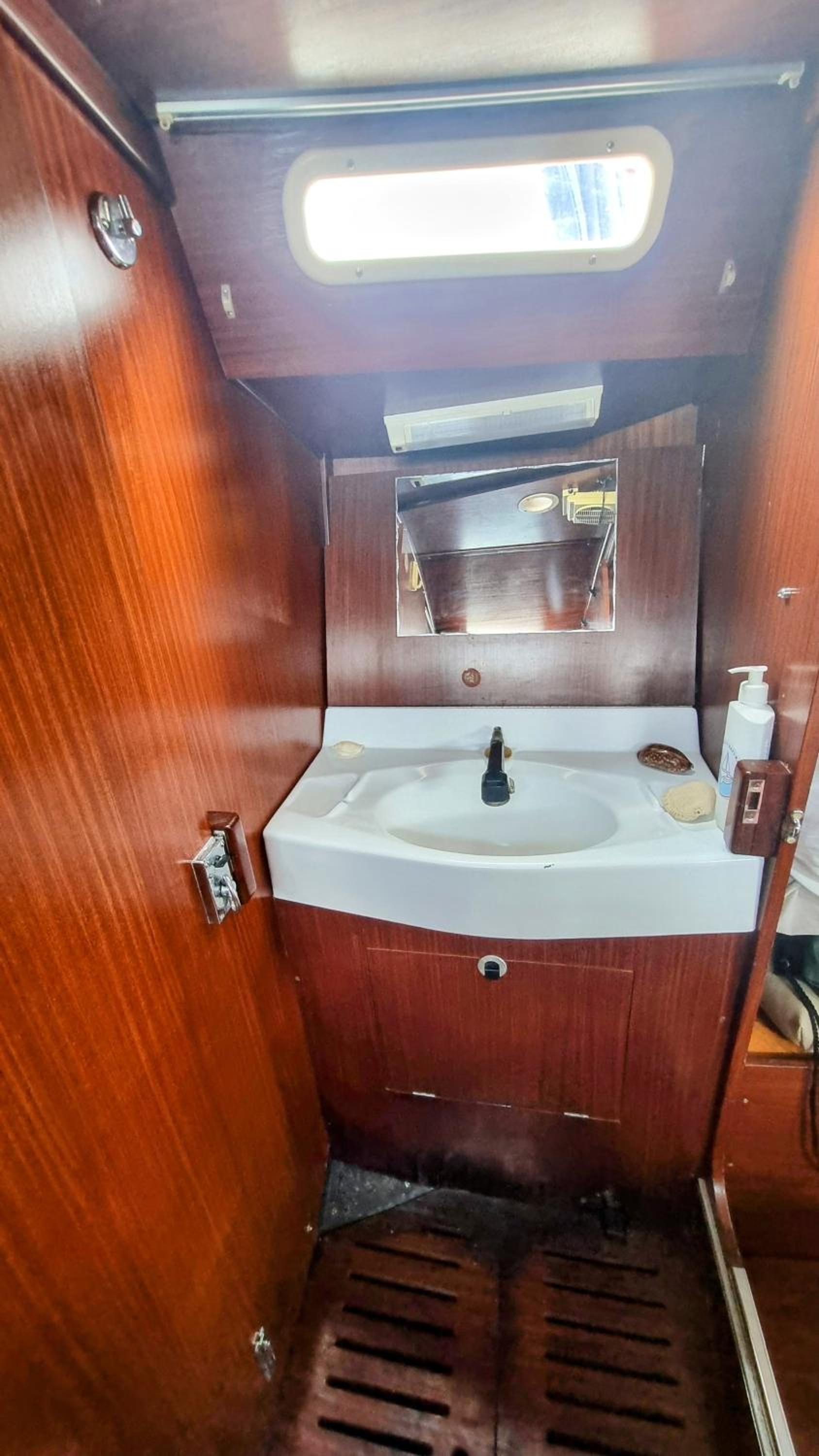 Velero en Isla Linton view 4