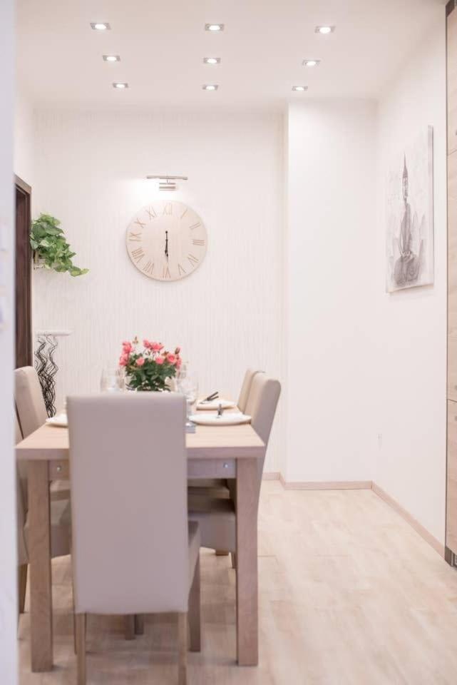 Very central modern and cozy AC apartment view 2