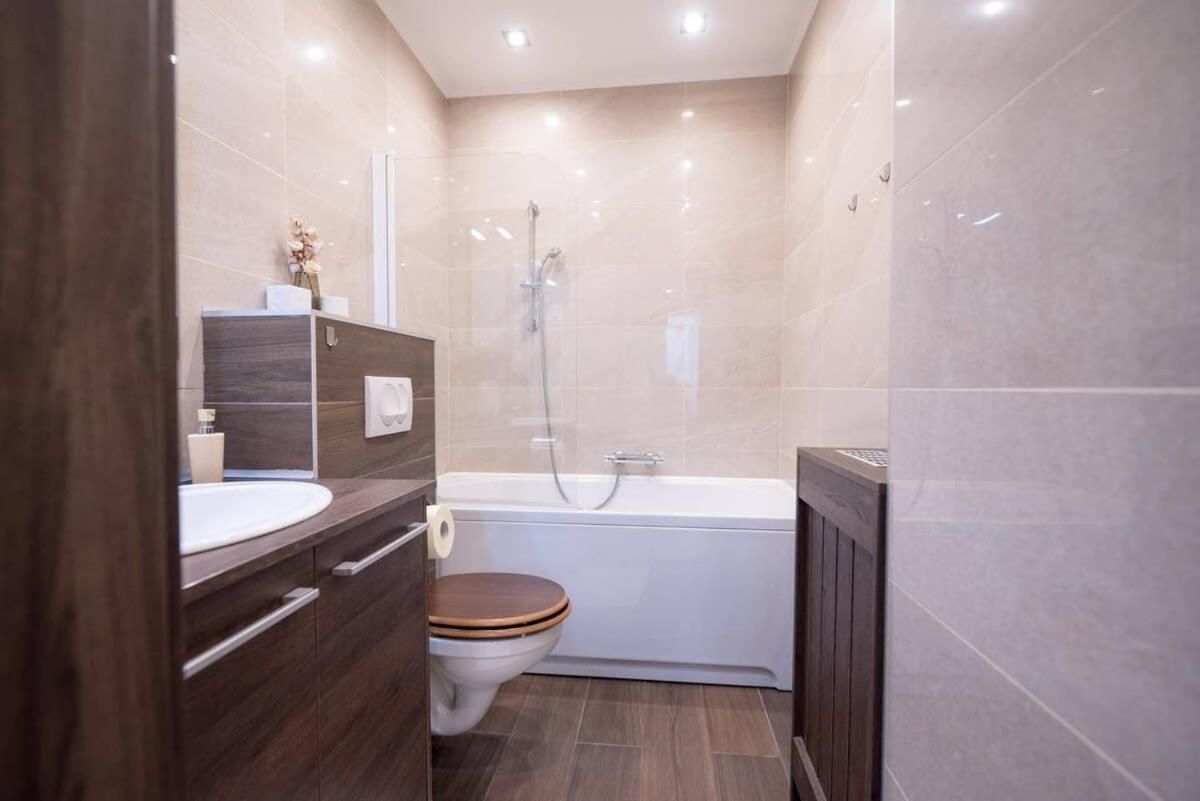 Very central modern and cozy AC apartment view 3