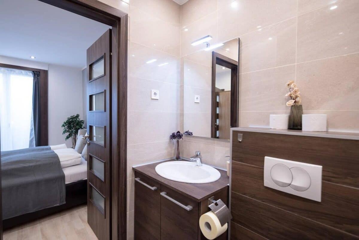 Very central modern and cozy AC apartment view 4