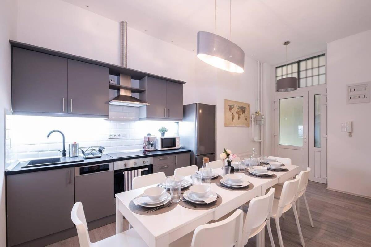 Central brand new and modern apartment