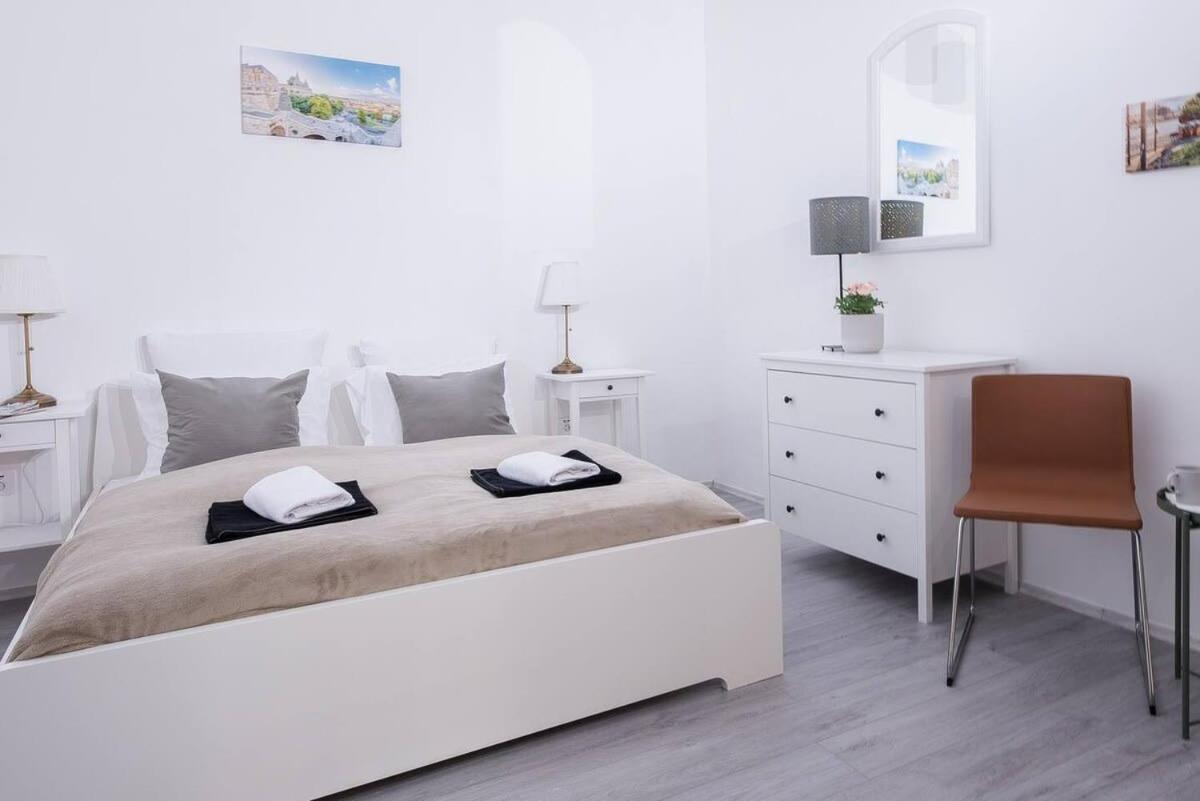 Central brand new and modern apartment