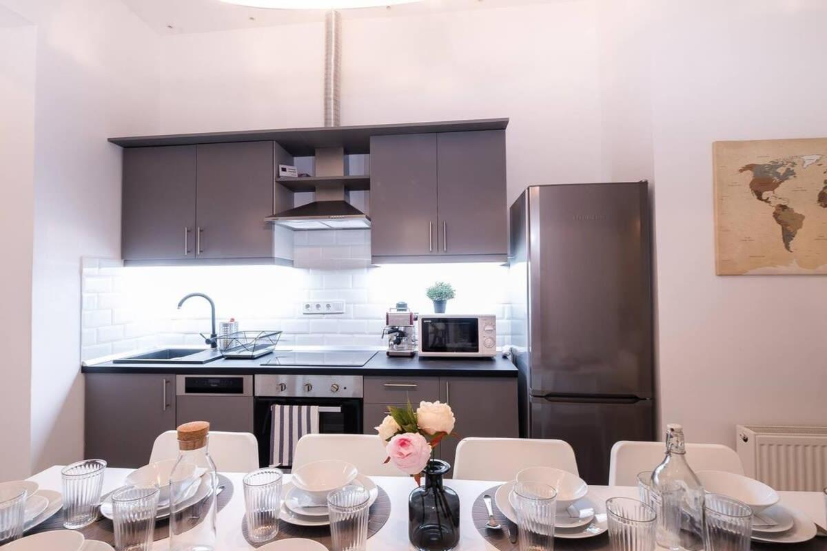Central brand new and modern apartment