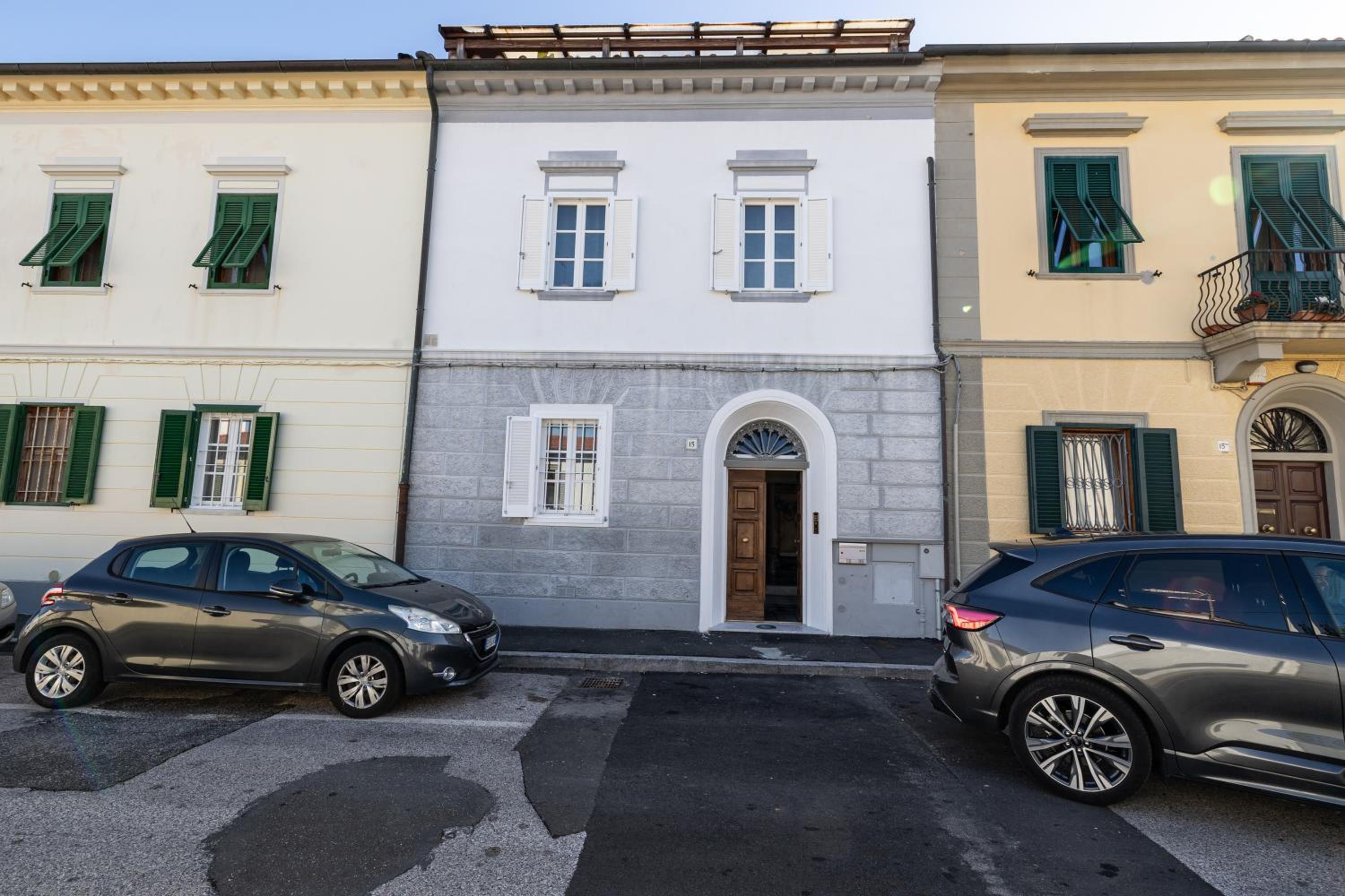 Ardenza's Aires 600m From Sea - Happy Rentals