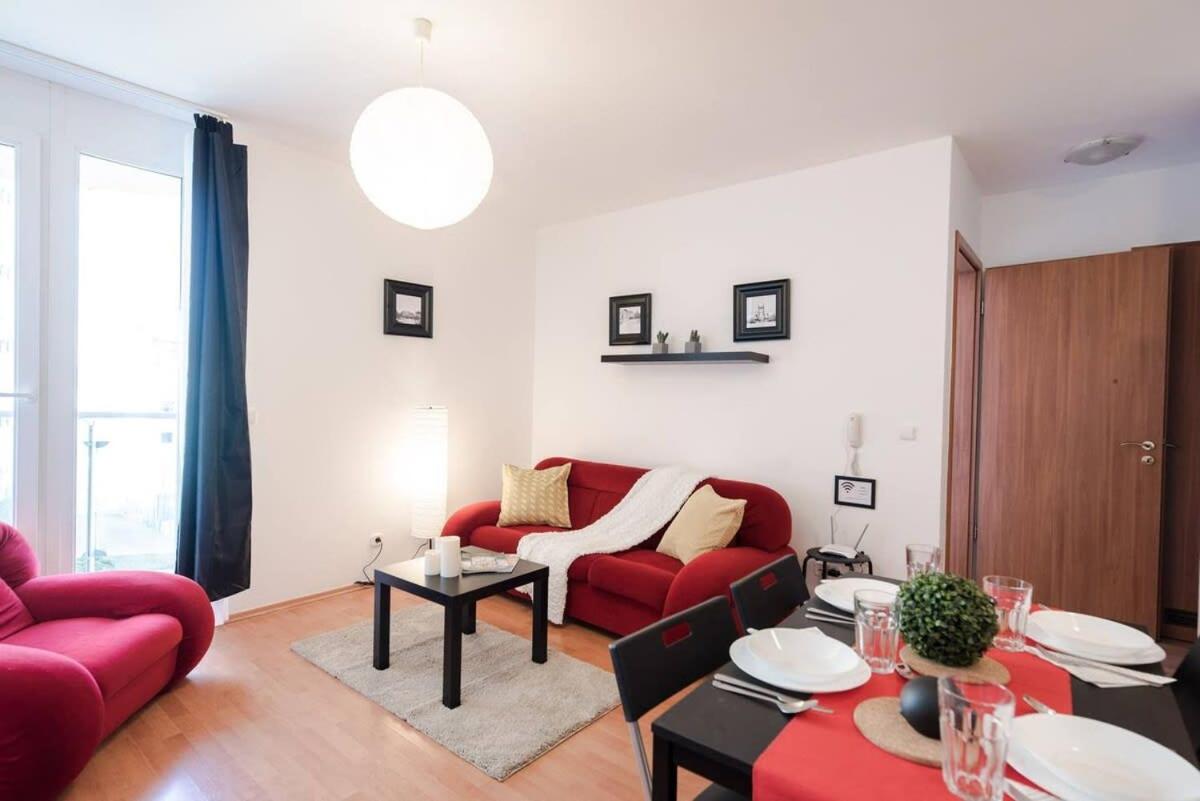 Bright and homey AC apartment near the center