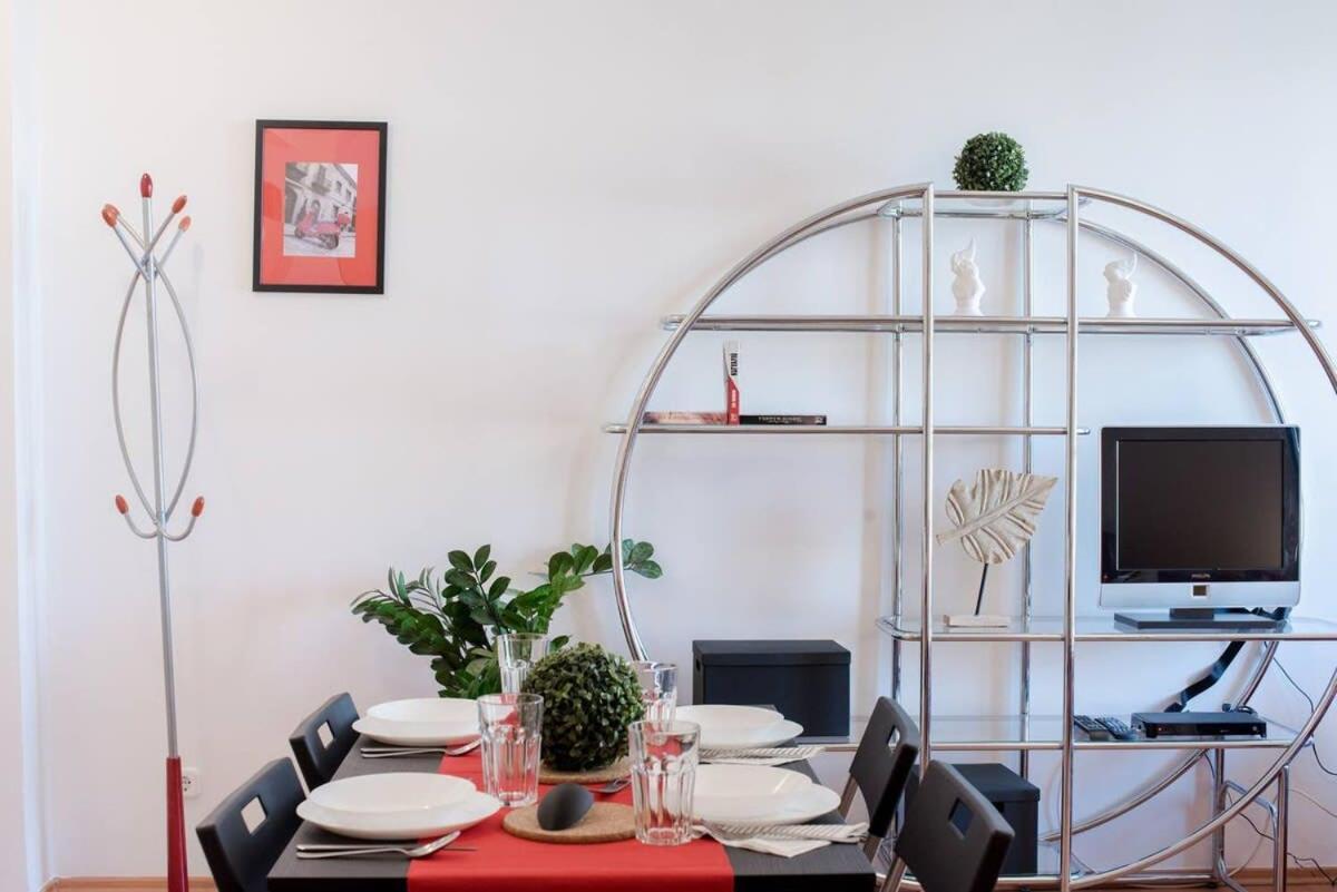 Bright and homey AC apartment near the center