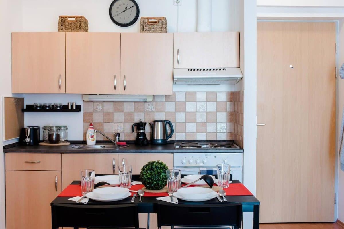 Bright and homey AC apartment near the center