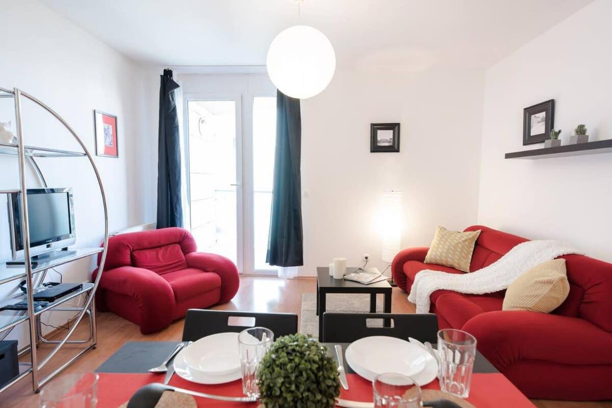 Bright and homey AC apartment near the center