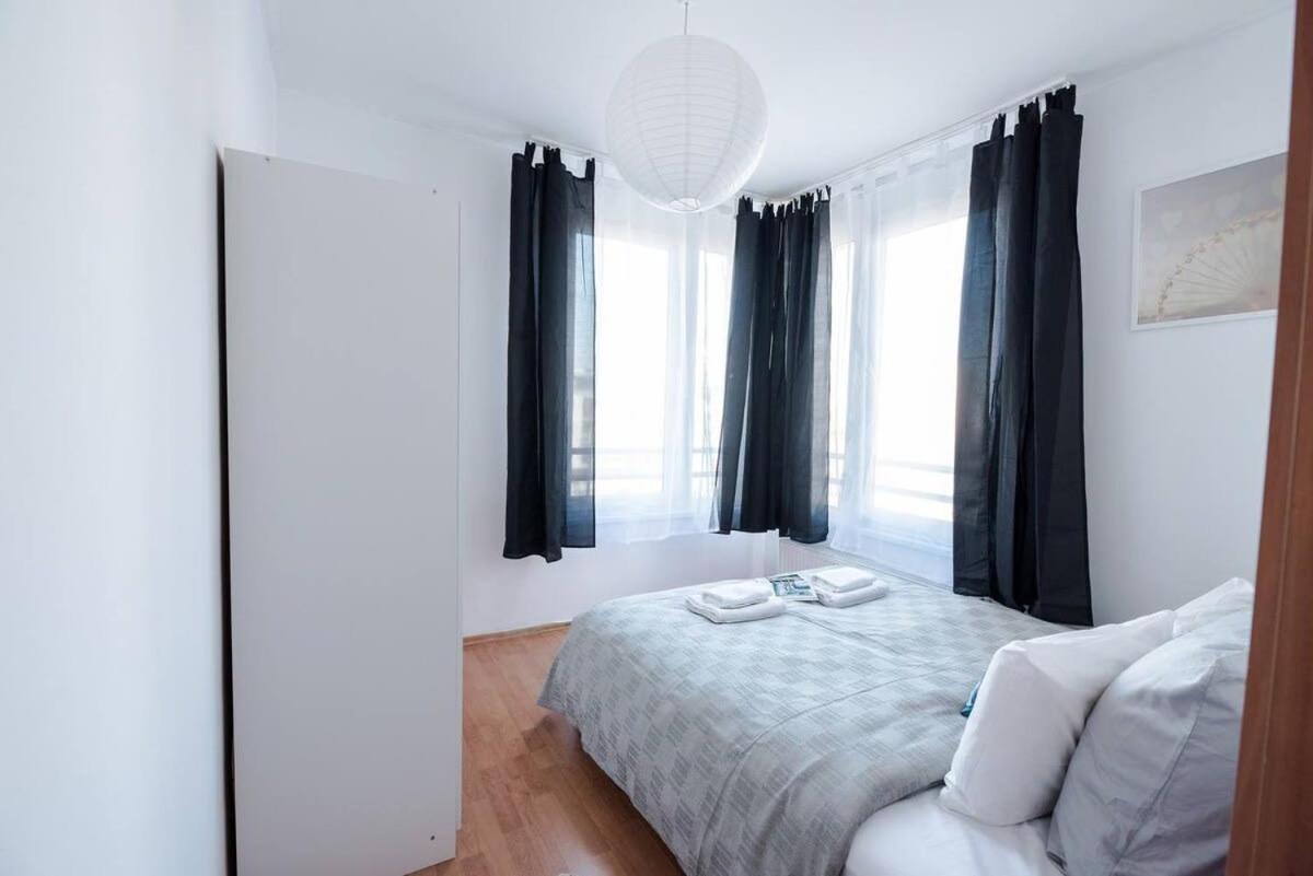 Bright and homey AC apartment near the center