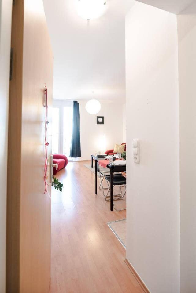 Bright and homey AC apartment near the center
