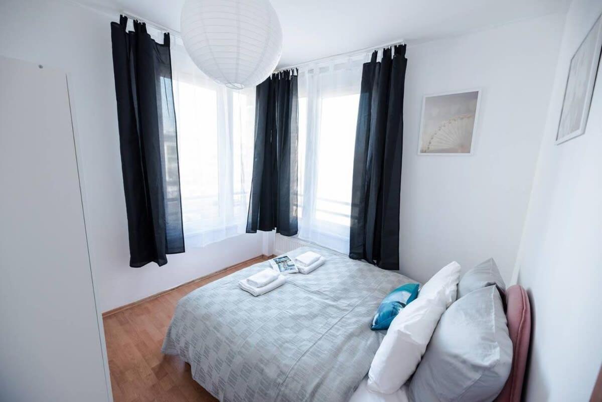 Bright and homey AC apartment near the center