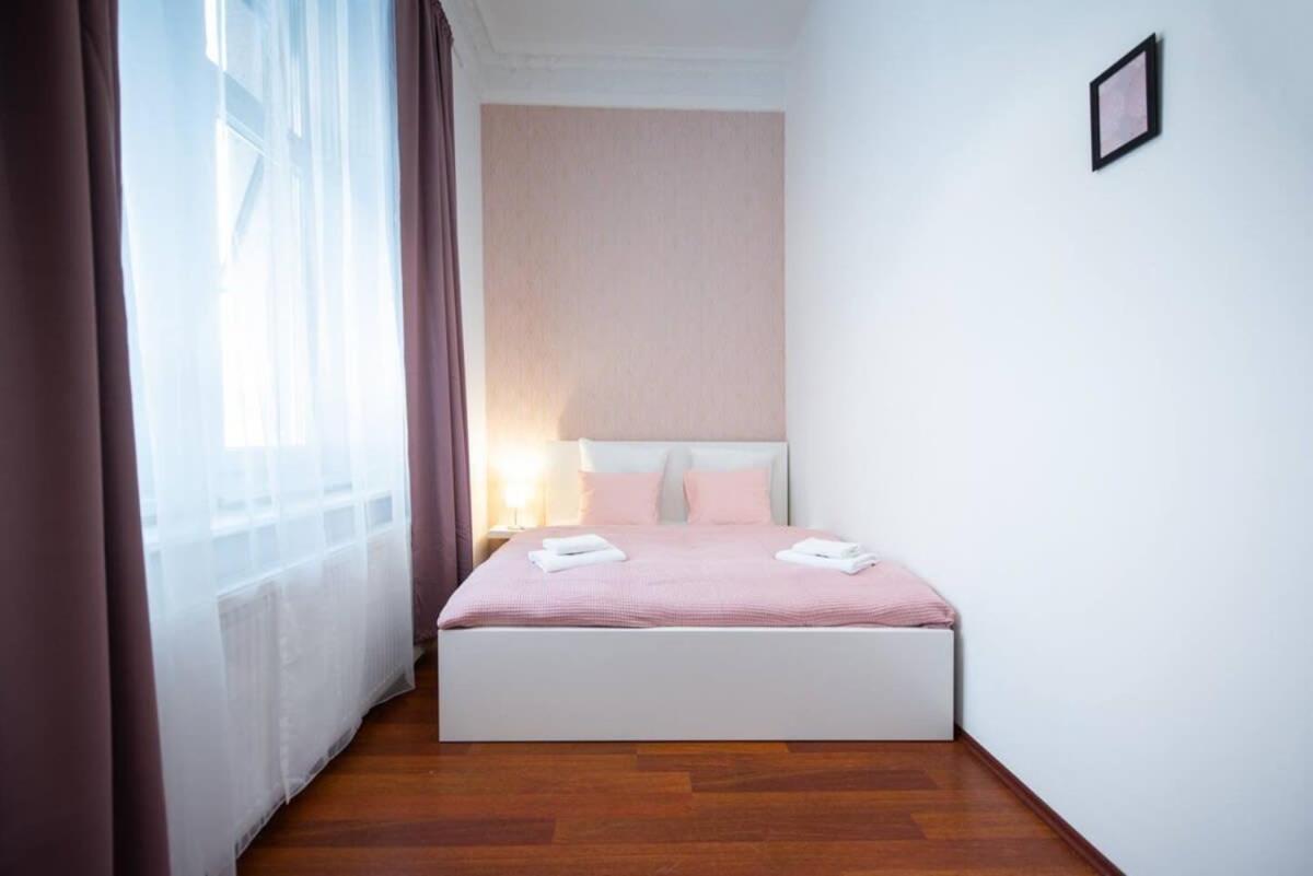 Very central convenient large AC place view 2