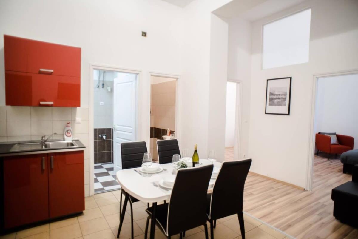 Very central spacious AC apartment view 2