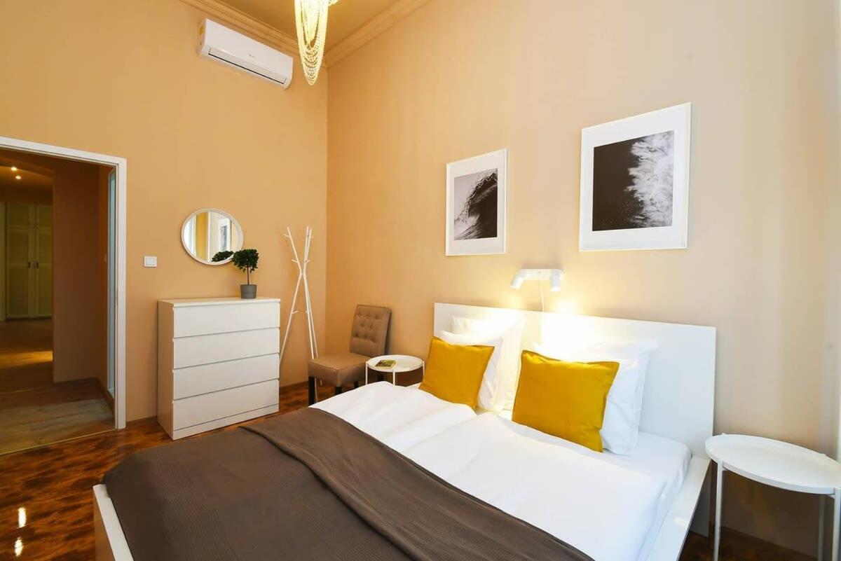 Very central very spacious new home view 5