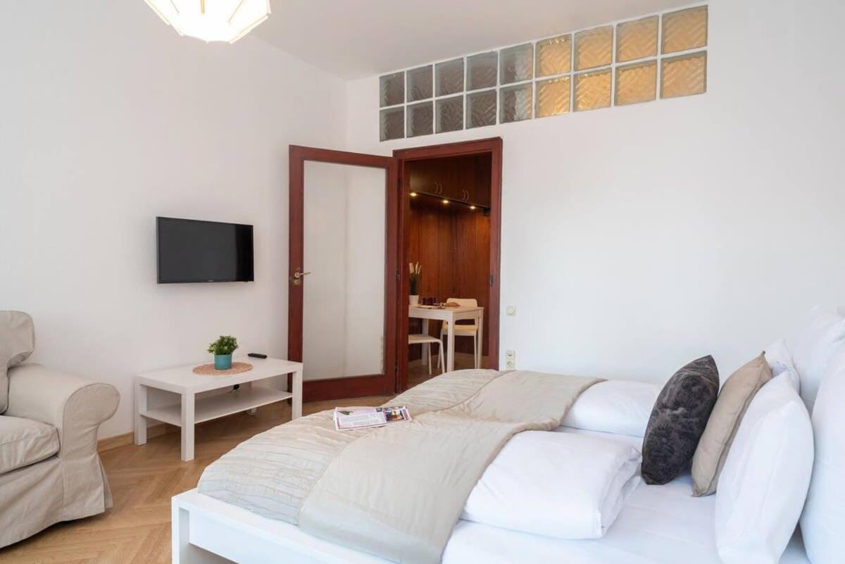 Convenient apartment in the heart of downtown view 4