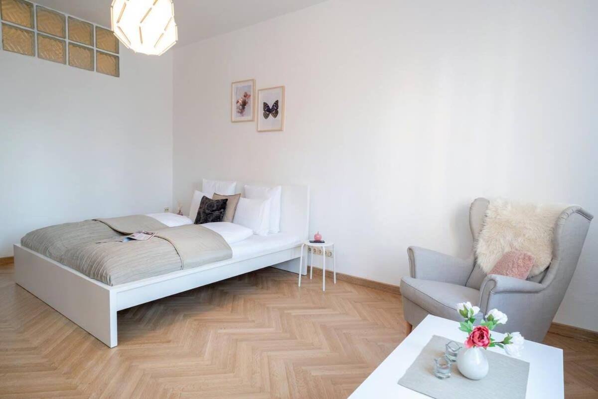 Convenient apartment in the heart of downtown view 5