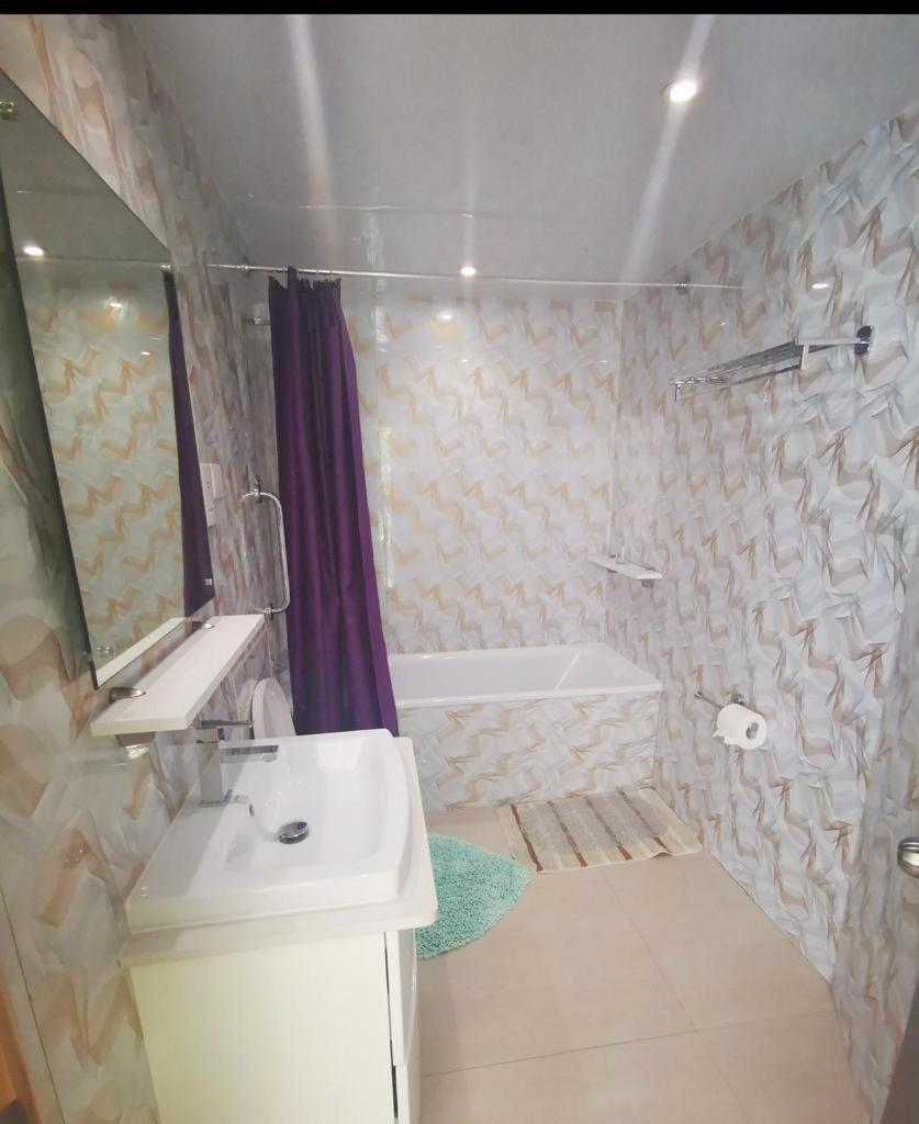 Ambar Jadwin Marahanata Room