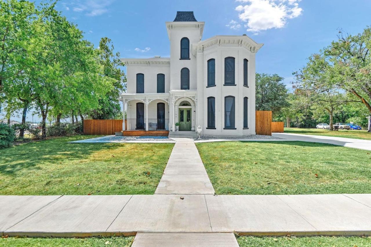 Historic Manor Near Downtown view 2