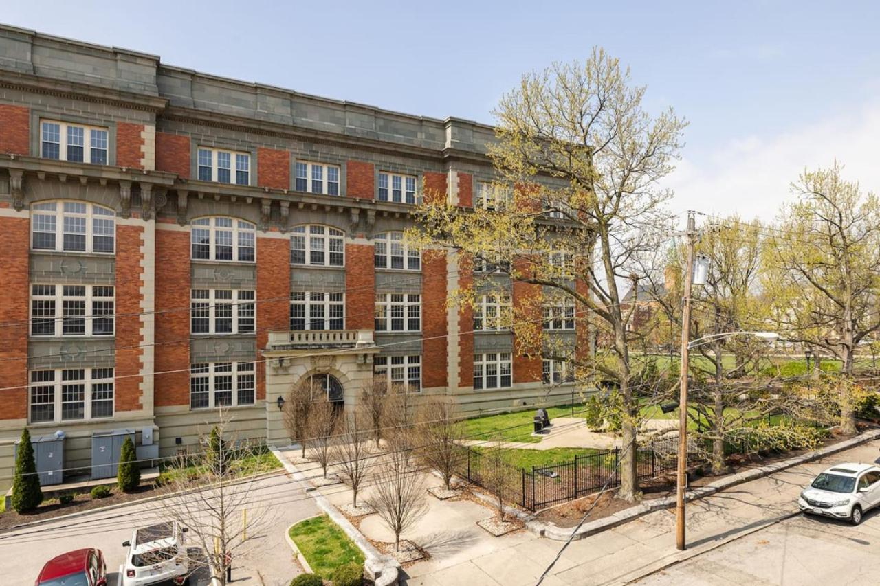 Lux Parkside Townhome - Free Parking - Walk to ALL