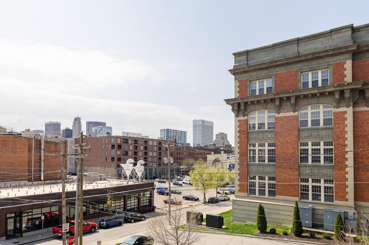 Lux Parkside Townhome - Free Parking - Walk to ALL