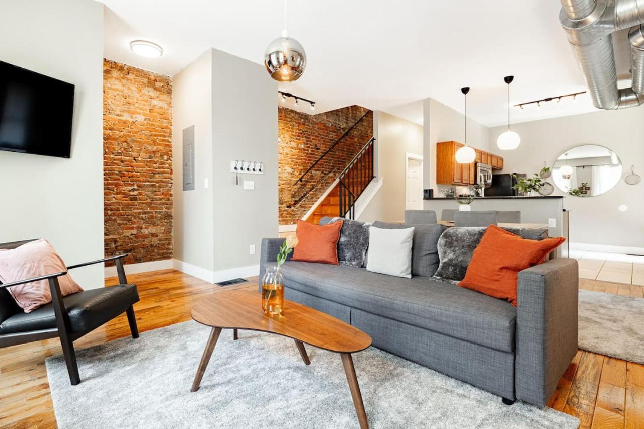 Lux Parkside Townhome - Free Parking - Walk to ALL