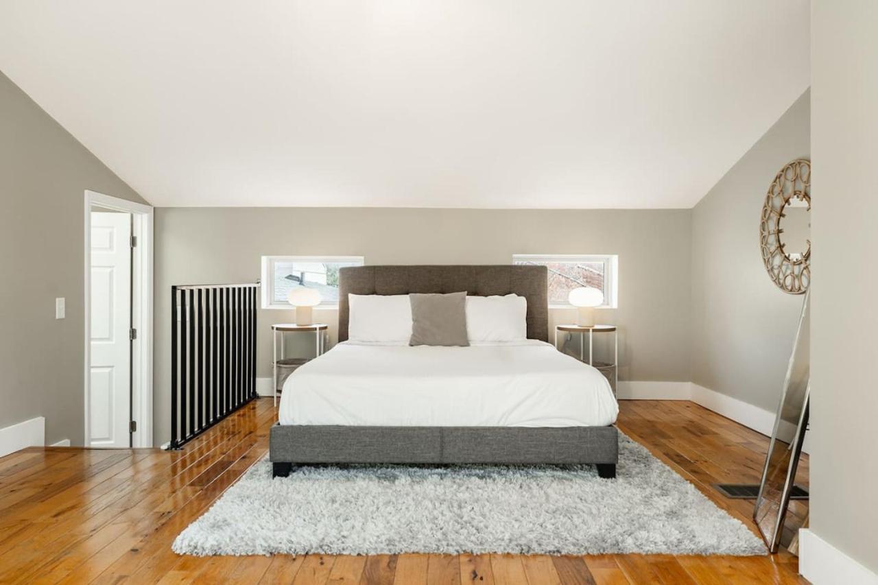 Lux Parkside Townhome - Free Parking - Walk to ALL