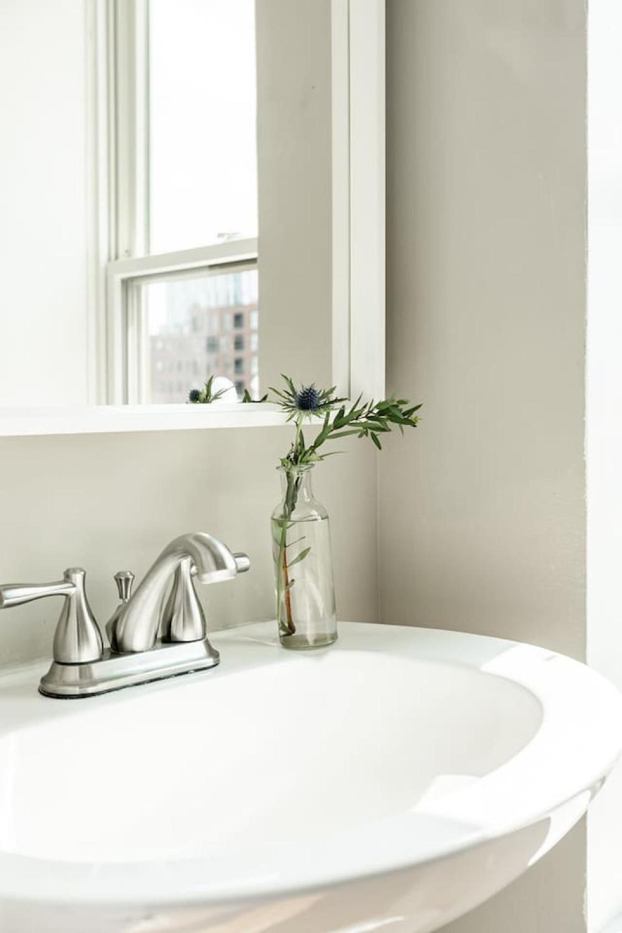 Lux Parkside Townhome - Free Parking - Walk to ALL