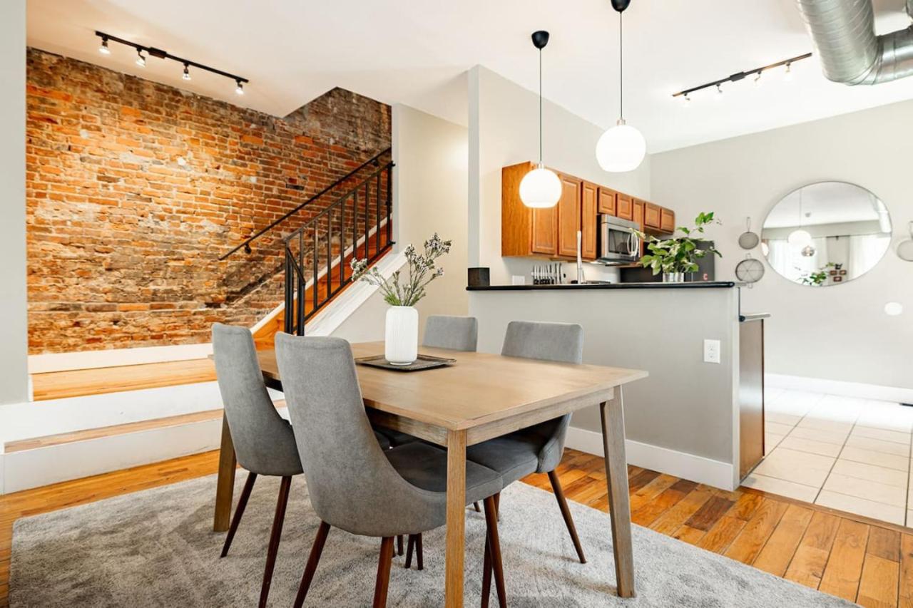 Lux Parkside Townhome - Free Parking - Walk to ALL