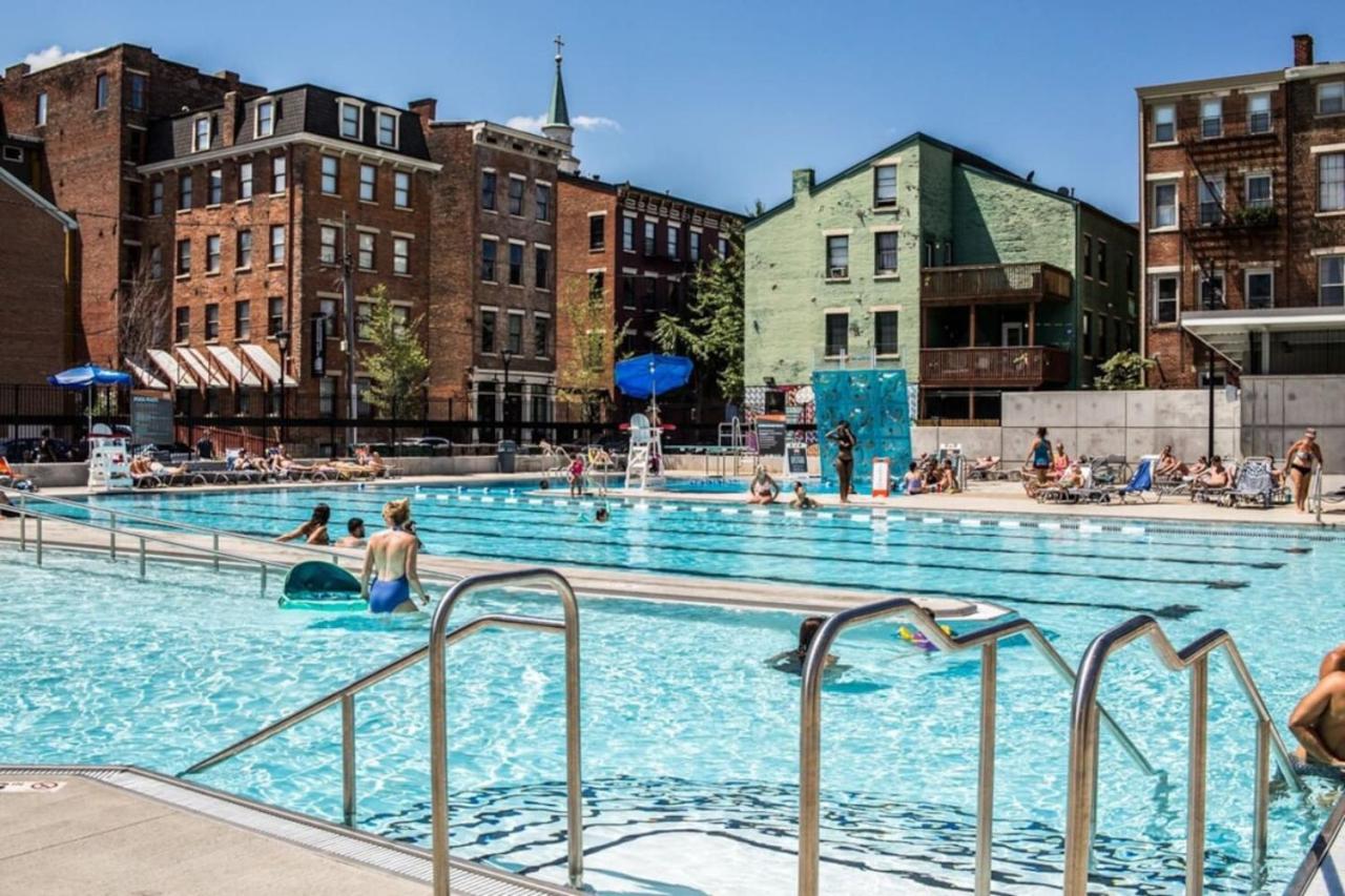 Lux Parkside Townhome - Free Parking - Walk to ALL
