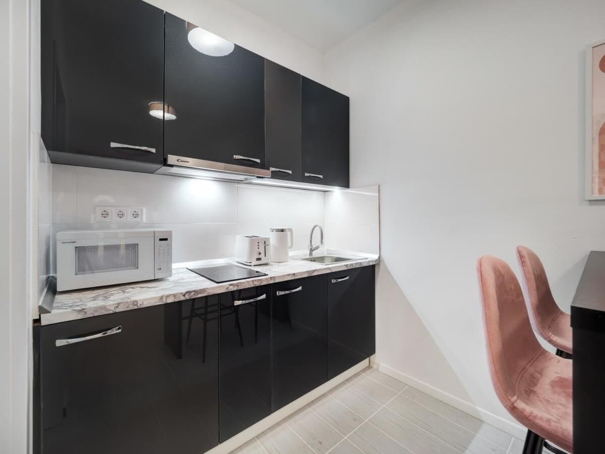 Cute central studio with AC view 3