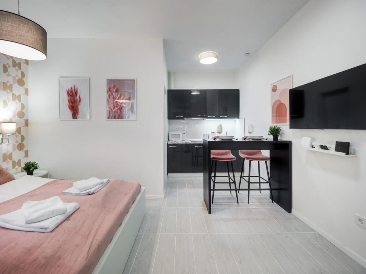 Cute central studio with AC view 5