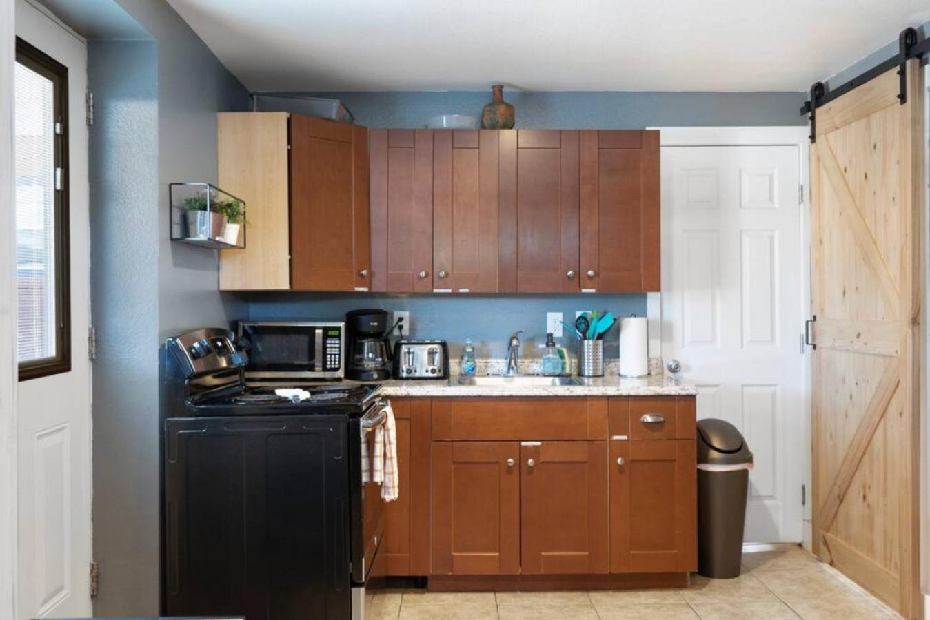 13th Pl Back - Cute Cozy - Renovated APT in the Heart of Phoenix view 5