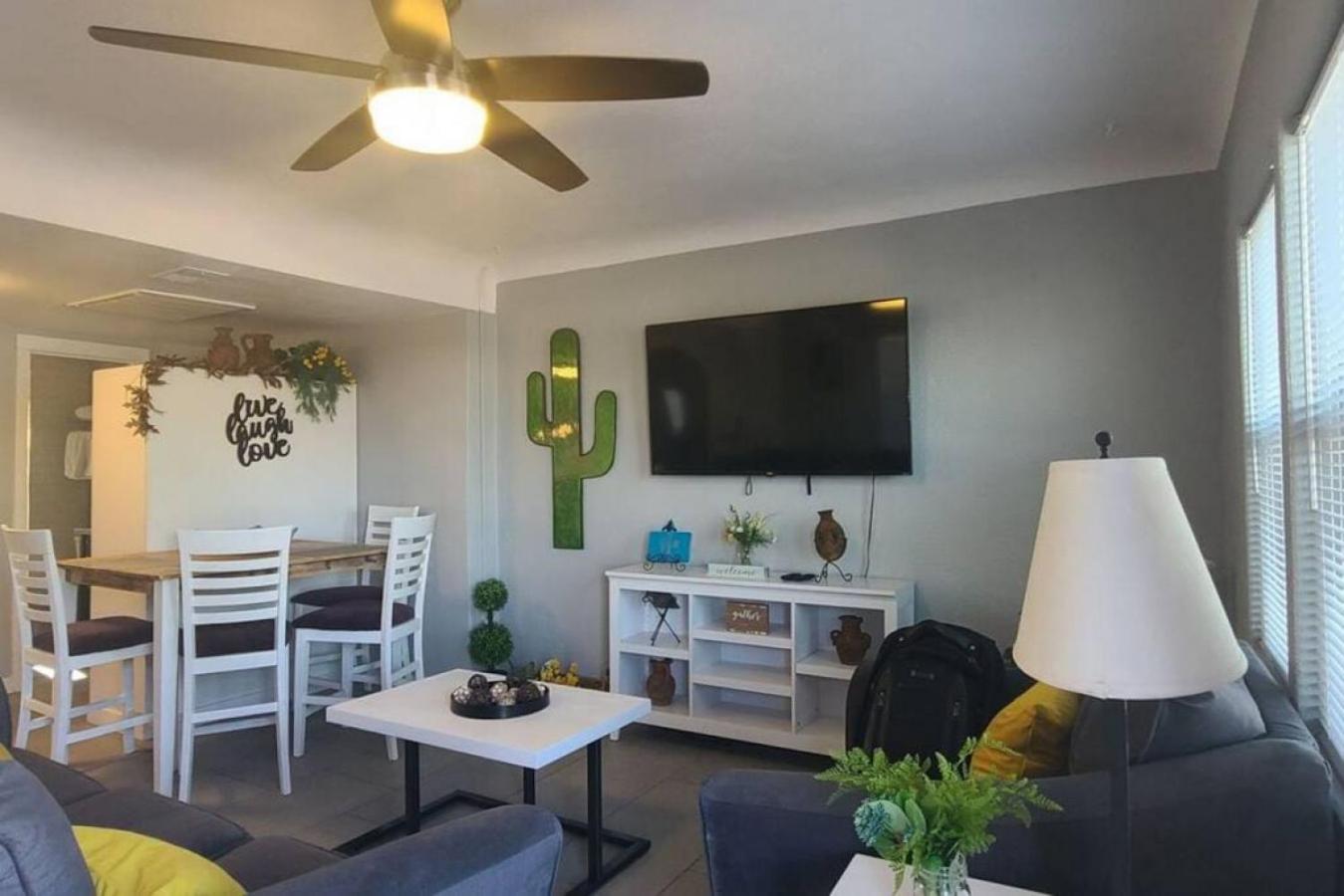 13th Pl Left - Charming Apt -Downtown-Phoenix-Historic-Patio view 2