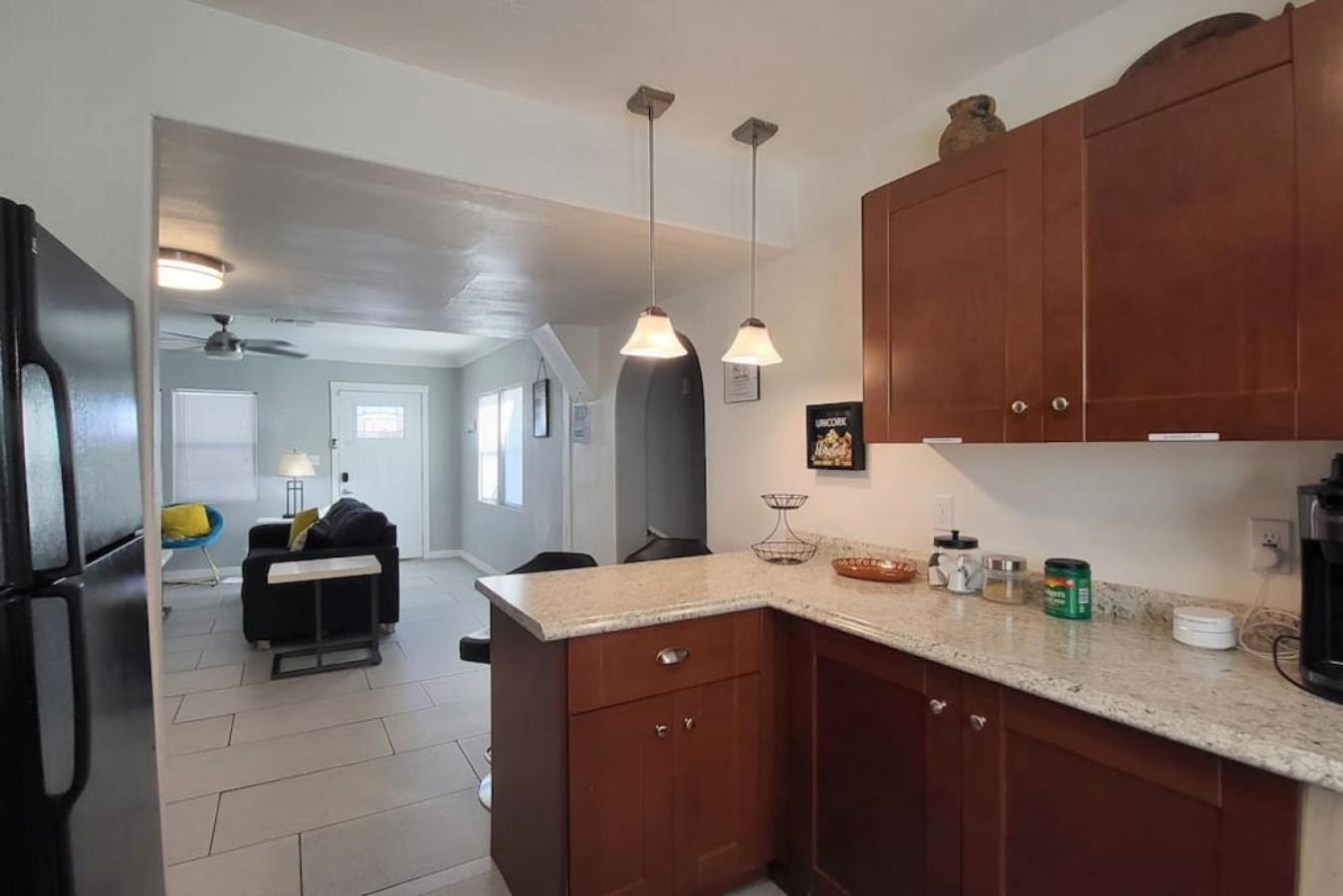 13th Pl Left - Charming Apt -Downtown-Phoenix-Historic-Patio view 5