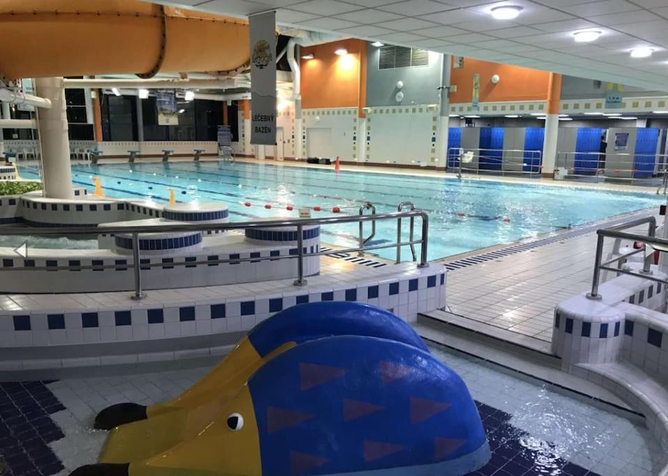 Apartmán u METRA, 4 hosté, parking free, blízko O2 arena