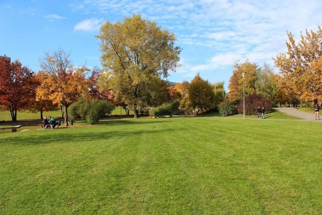 Apartmán u METRA, 4 hosté, parking free, blízko O2 arena