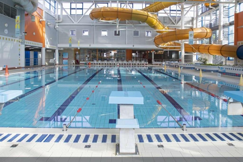 Apartmán u METRA, 4 hosté, parking free, blízko O2 arena