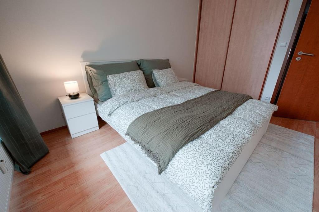 Apartmán u METRA, 4 hosté, parking free, blízko O2 arena