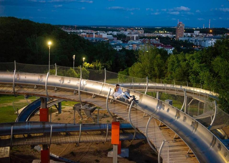 Apartmán u METRA, 4 hosté, parking free, blízko O2 arena