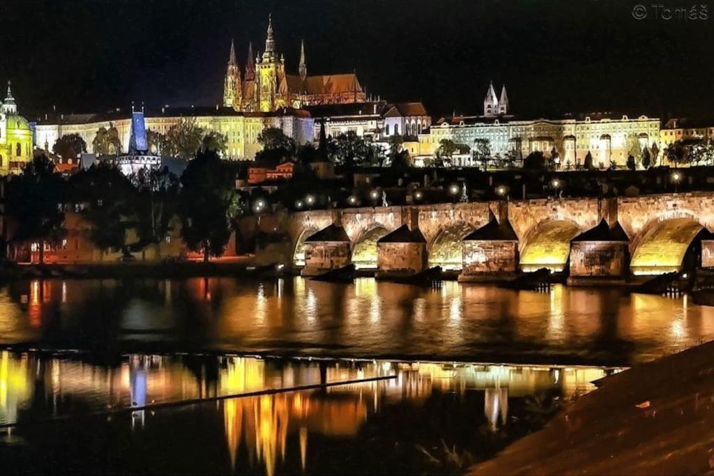 Apartmán u METRA, 4 hosté, parking free, blízko O2 arena