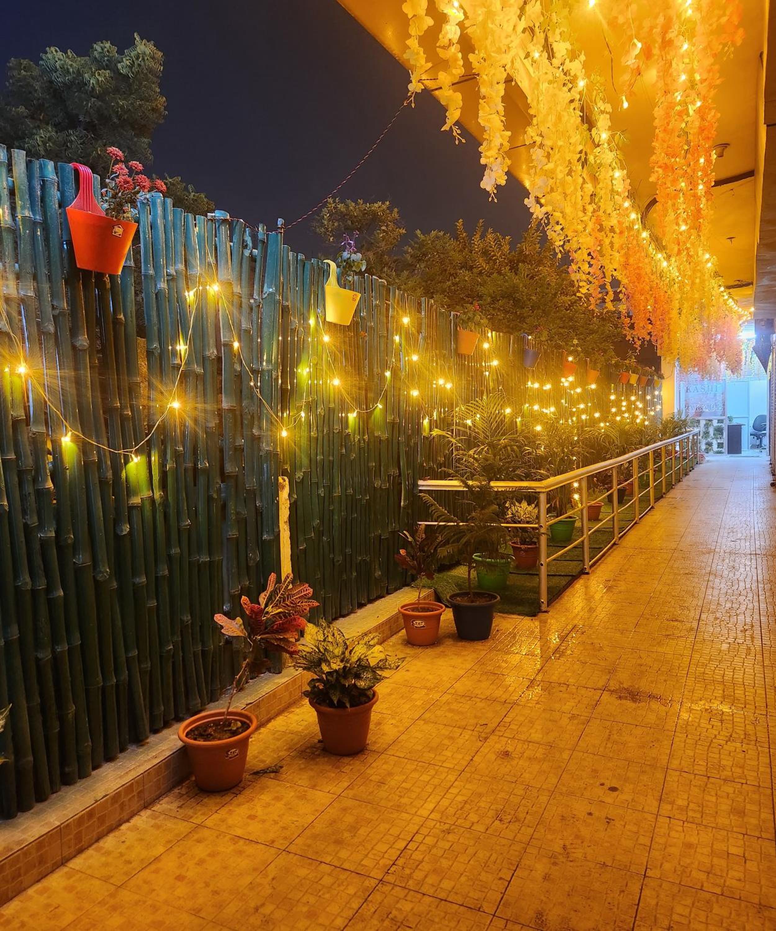 The kashi palace inn ,Varanasi ! fully-Air-Conditioned hotel at prime location with Parking availability, near Kashi Vishwanath Temple, and Ganga ghat view 3