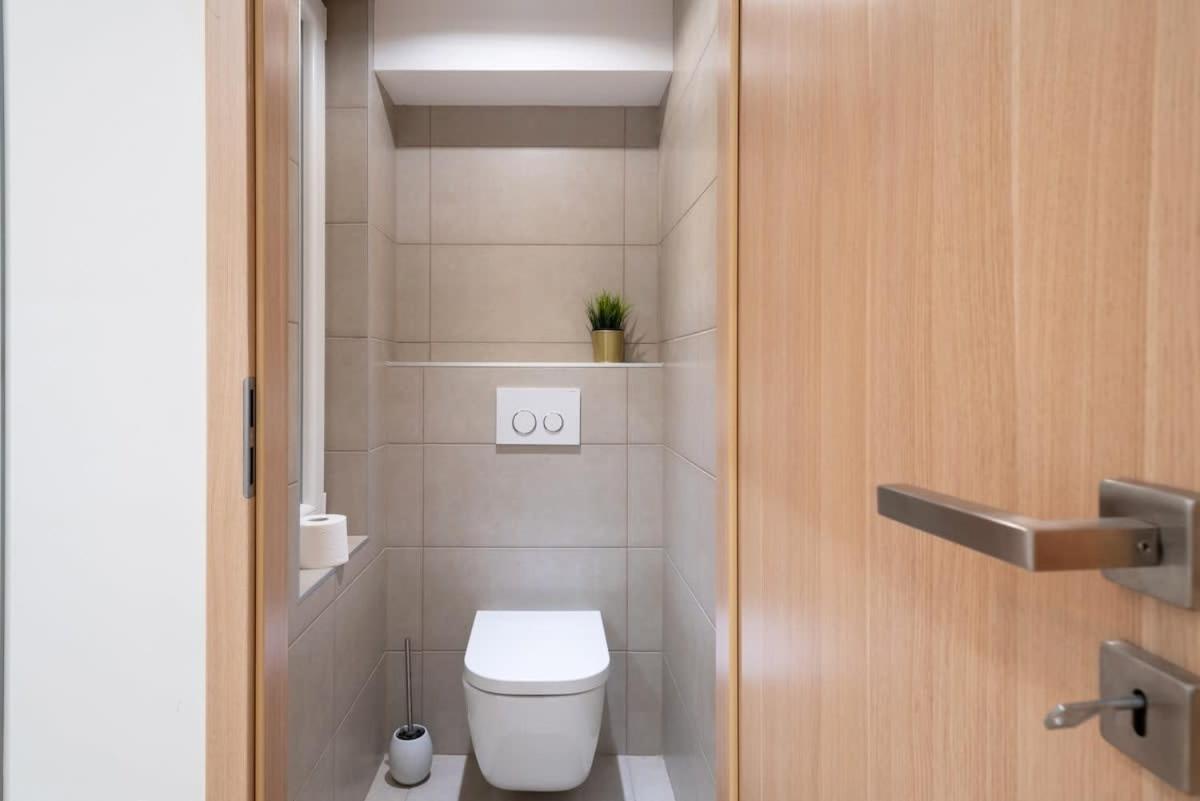 Super Central Apartment with A/C view 5