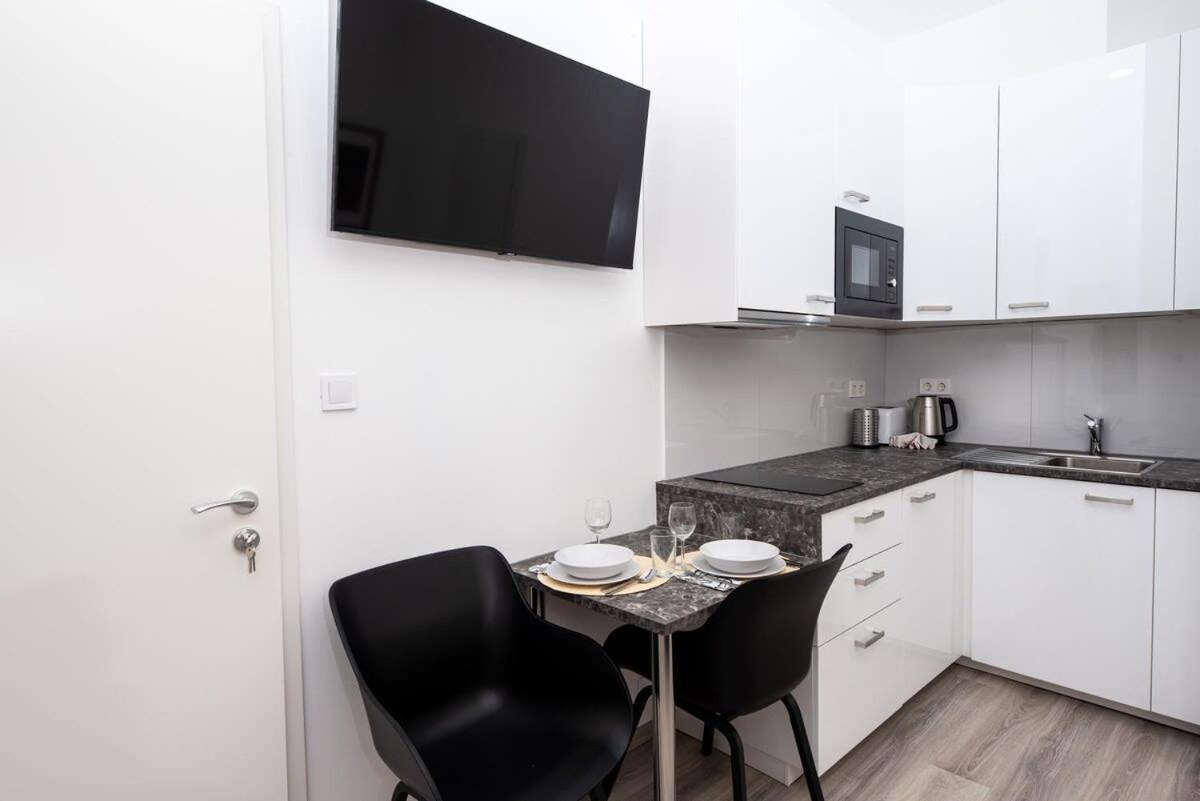 Extra central - NEW - Charming Studio view 5