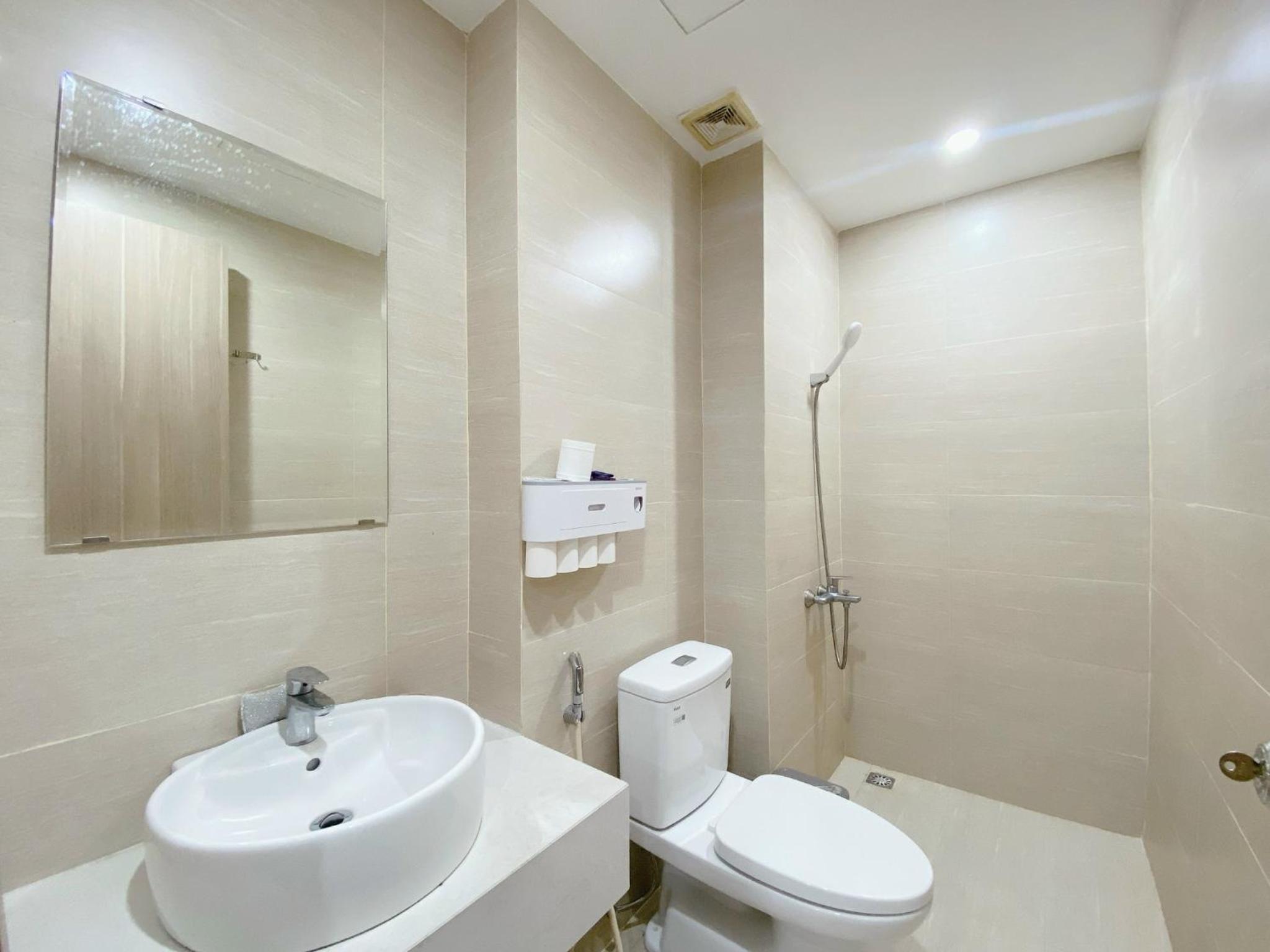 Tom apartment with free swimming pool and gym