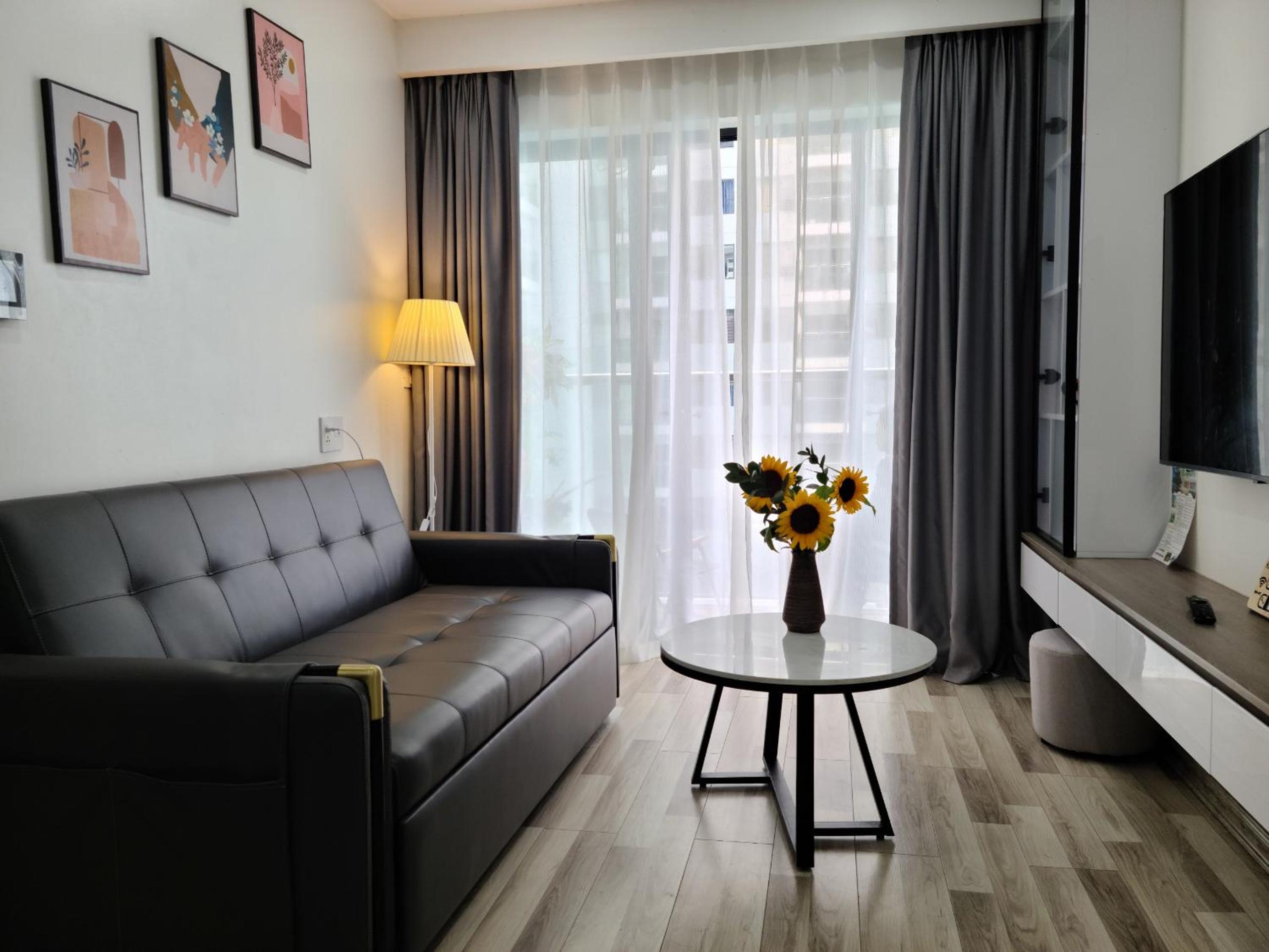 Tom apartment with free swimming pool and gym