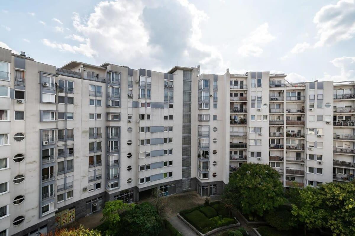 Pleasant & Comfy Apartment in super location view 4