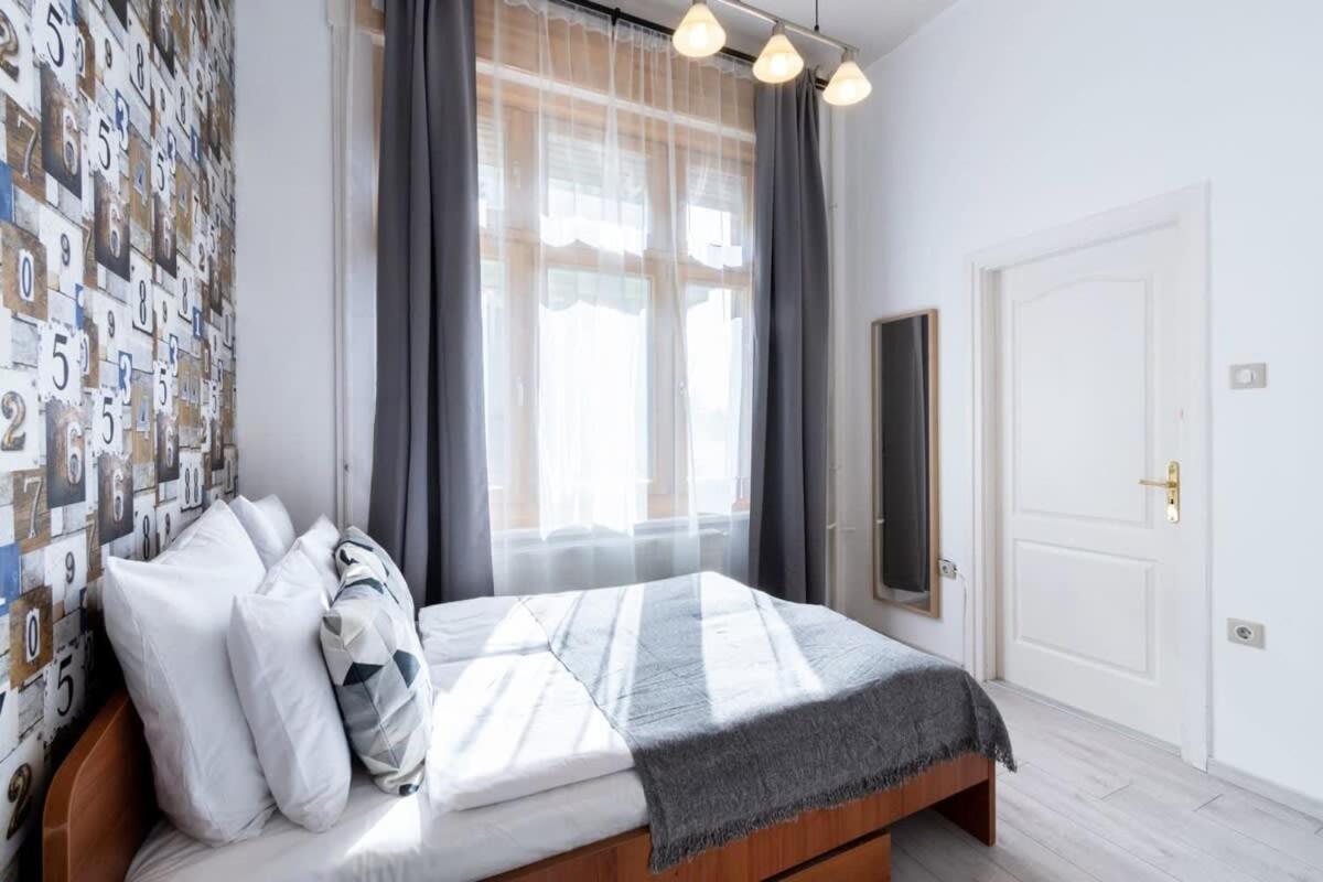 Spacious and comfy very central apartment view 5