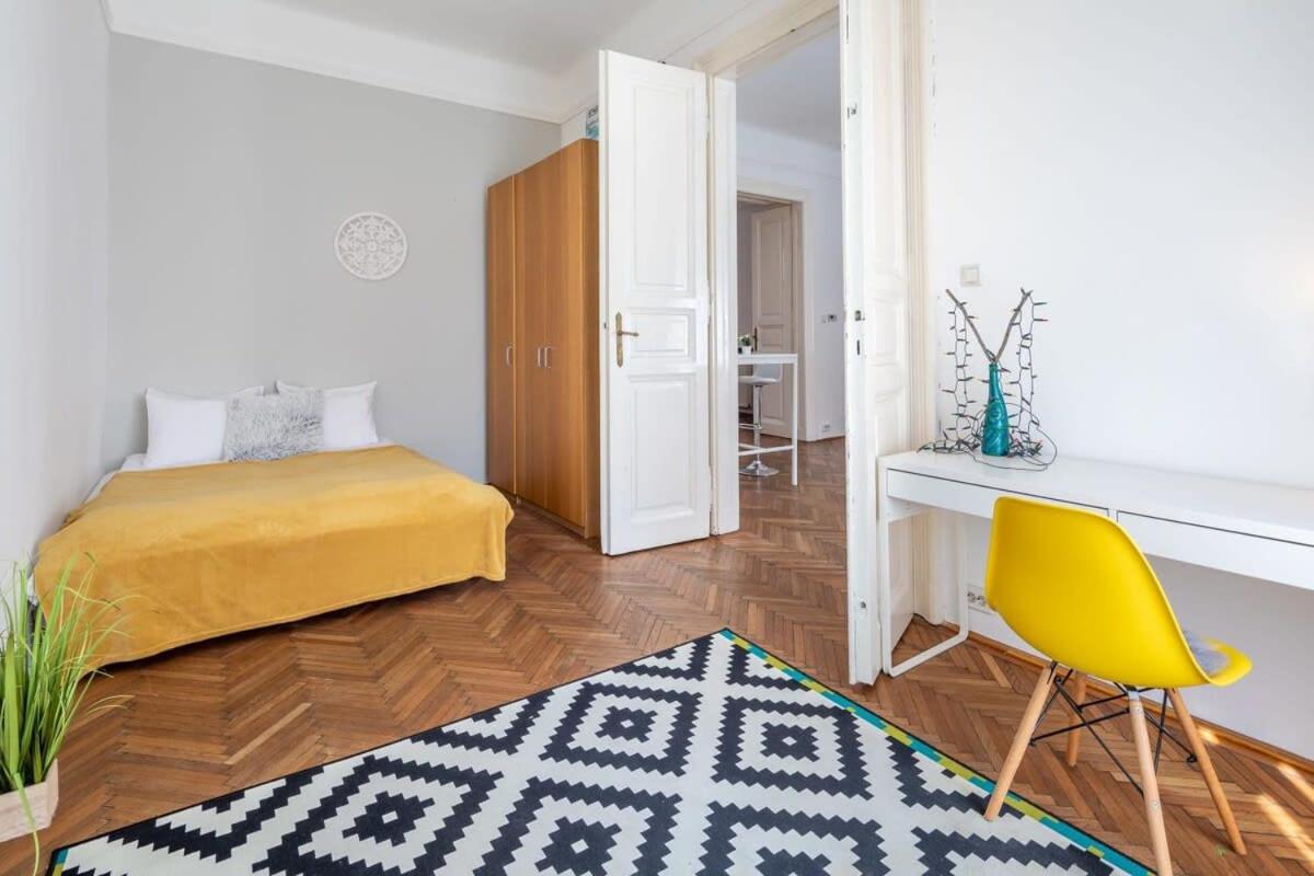Spacious central home view 3